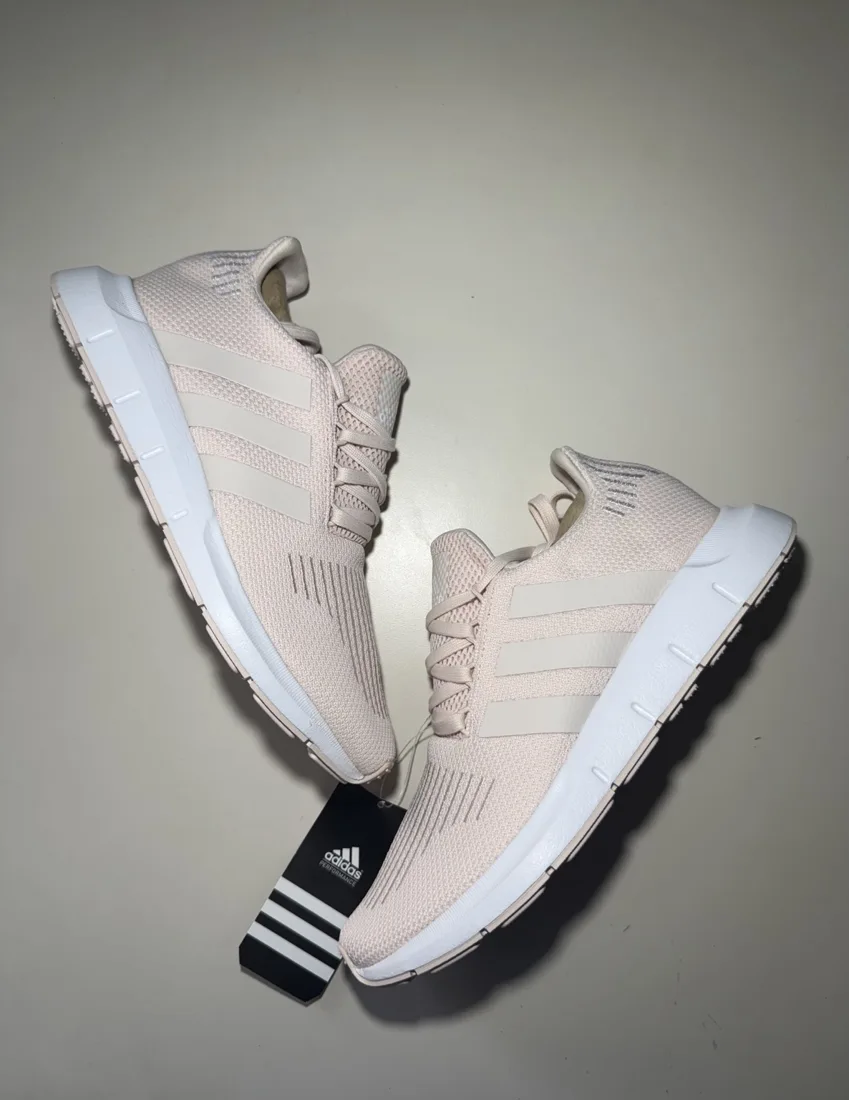 Adidas Swift Run 1.0 · White and Pink